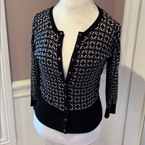 Print black white  quarter length sleeve sweater
